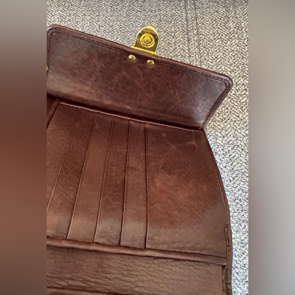 Bally Two-Tone Leather Kiss-lock Wallet - Picture 8 of 14